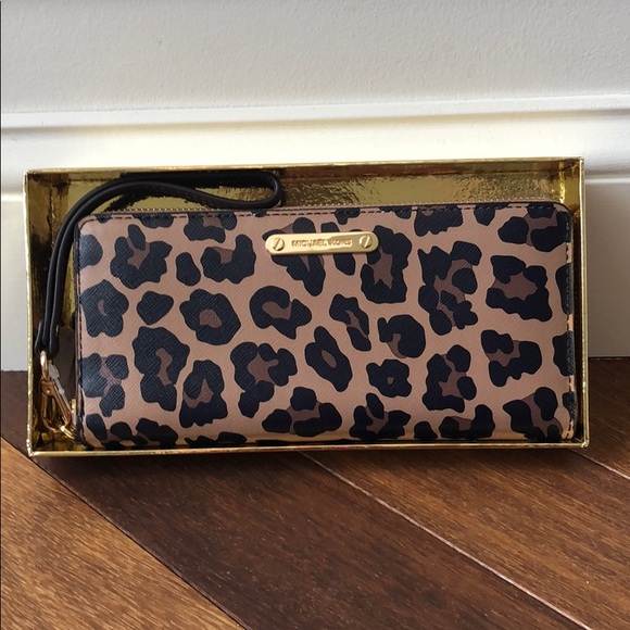 Michael Kors Handbags - Michael Kors Wallet